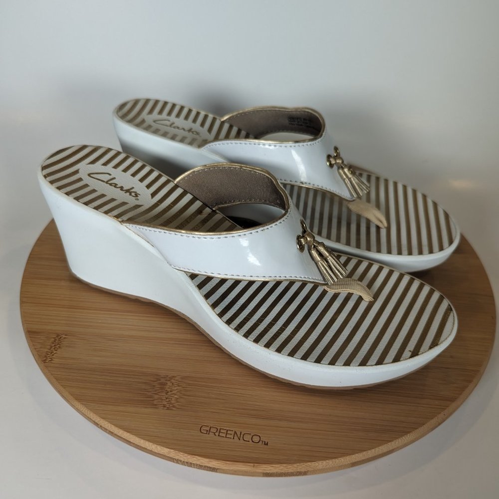 Clarks Women's Yacht Flash Wedge Sandal - 9M New in Box - White & Gold